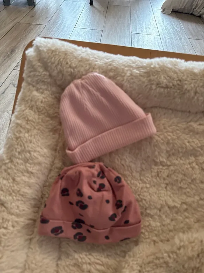 Lots de deux bonnets bébé fille 0/1 mois