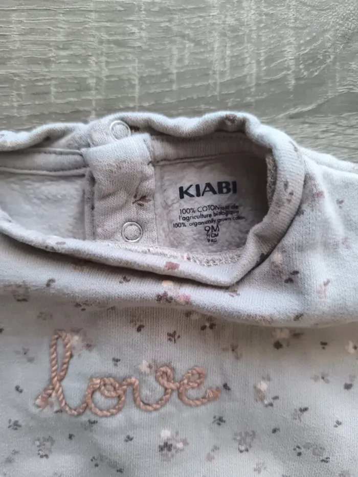 Pull fleuri love Kiabi 9 mois - photo numéro 2
