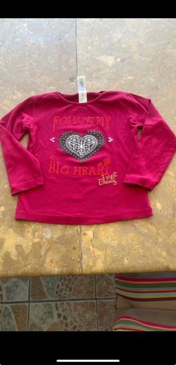 T-shirt manche longue taille 7ans parfait état 100% coton
