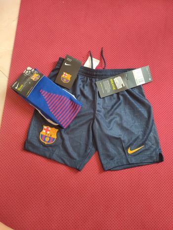 Short de foot FC Barcelone + chaussettes, Nike Authentique Officiel taille enfant 6/8 ans, Neuf