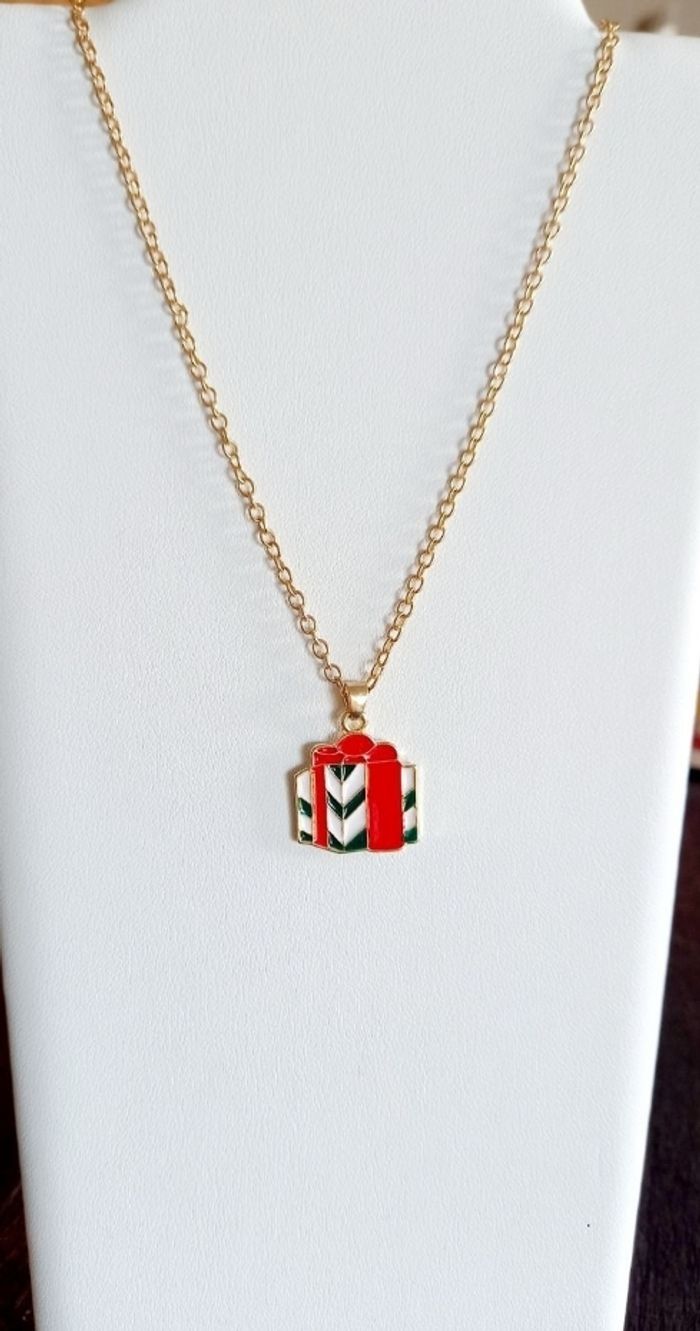 Collier doré cadeau de Noël