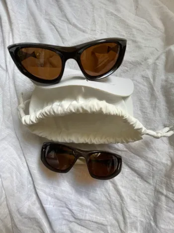 Lot 2 paires de lunettes de soleil mixte