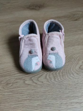 Chaussons bébé fille T19 neufs