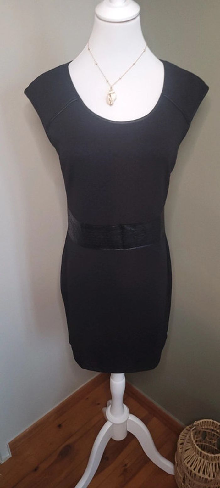 Jolie robe noir Only Star Taille M - photo numéro 2