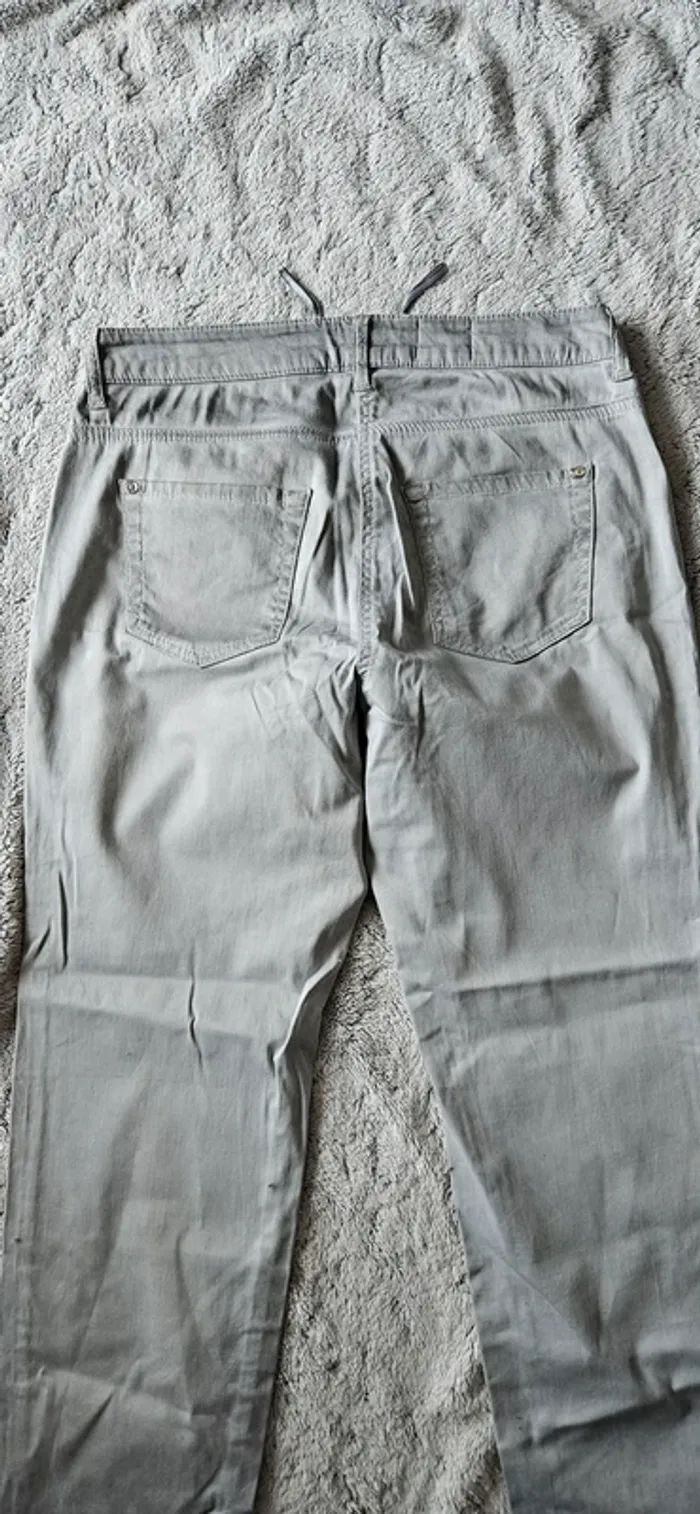 Pantalon gris usé - photo numéro 6