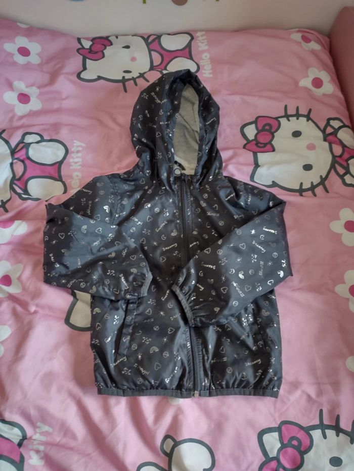 Veste imperméable grise à capuche