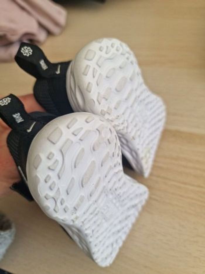 😍🤩😍👌Superbes Baskets nike mixte pointure 21 (mises 1 fois) 👌🤩😍 - photo numéro 5
