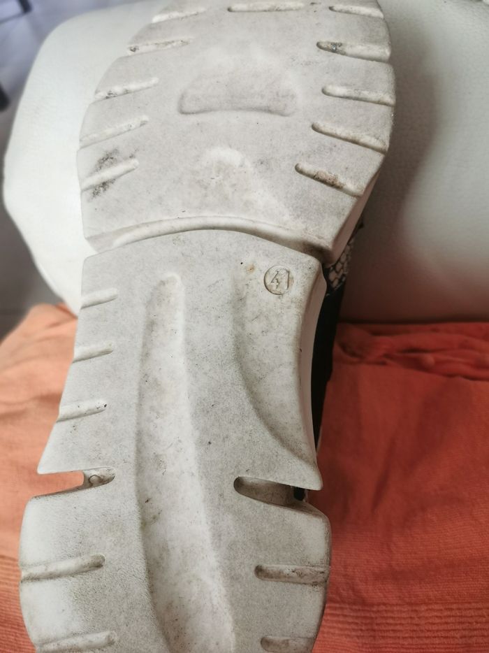 Belles sneakers cuir et cuir retourné p 41 originales - photo numéro 6