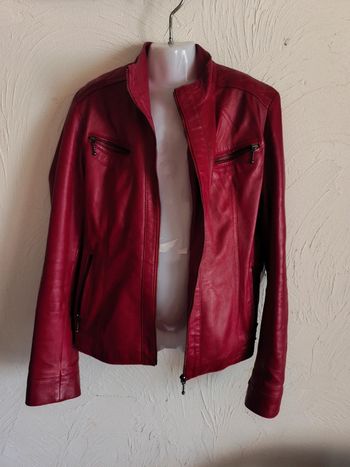 Blouson en cuir rouge