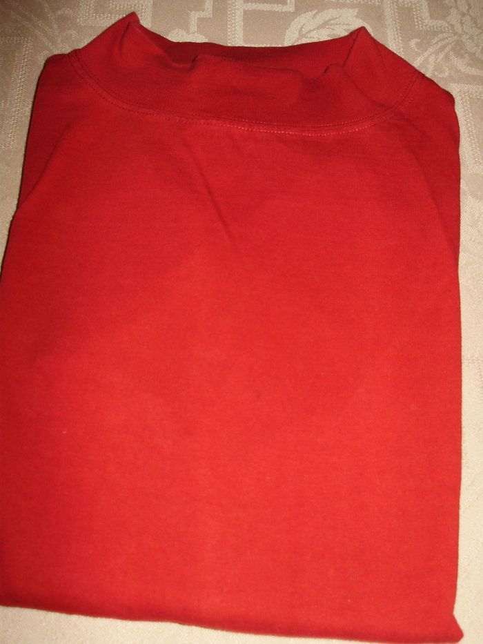 Sou-pull rouge enfant taille 14 ans