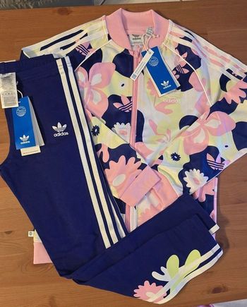 NEUFS (non portés)🏷 🏷😍🩷🥰 superbe ensemble veste de survetement et legging ADIDAS 10 ans fille 🩷(ferme)