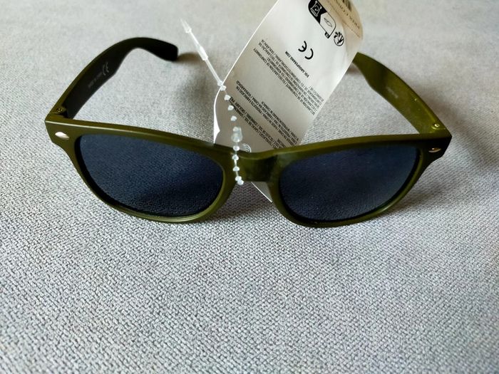 Lunettes de soleil vert kaki – neuves avec étiquette - photo numéro 2