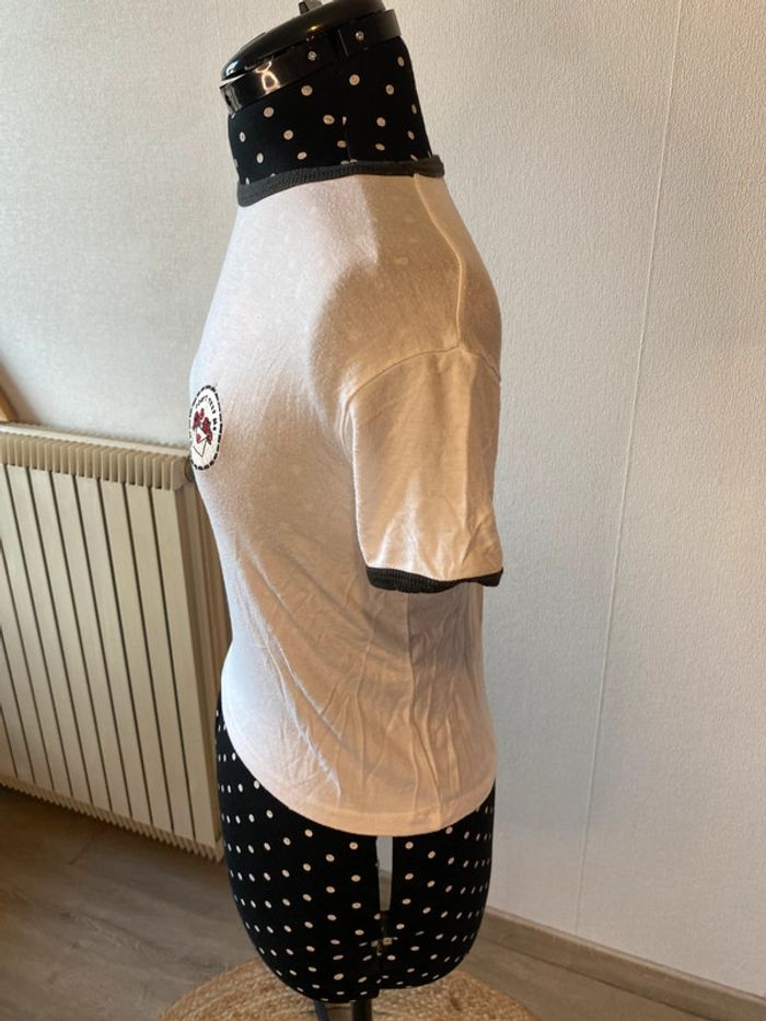 T-shirt blanc et noir avec broderie Pull and Bear taille S - photo numéro 4