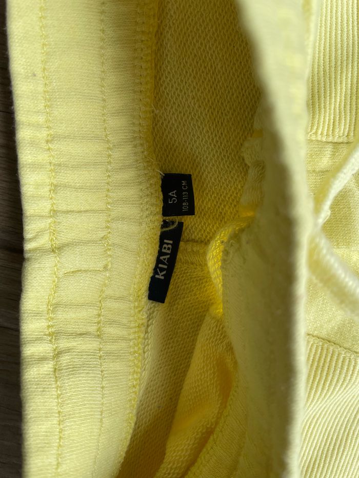 Short jaune - photo numéro 2