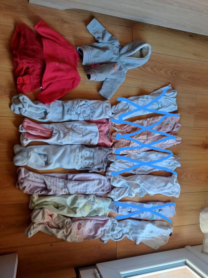 Vêtements (bodys, pyjamas, robe, leggings, t-shirt, manteau) - 1 mois - photo numéro 3