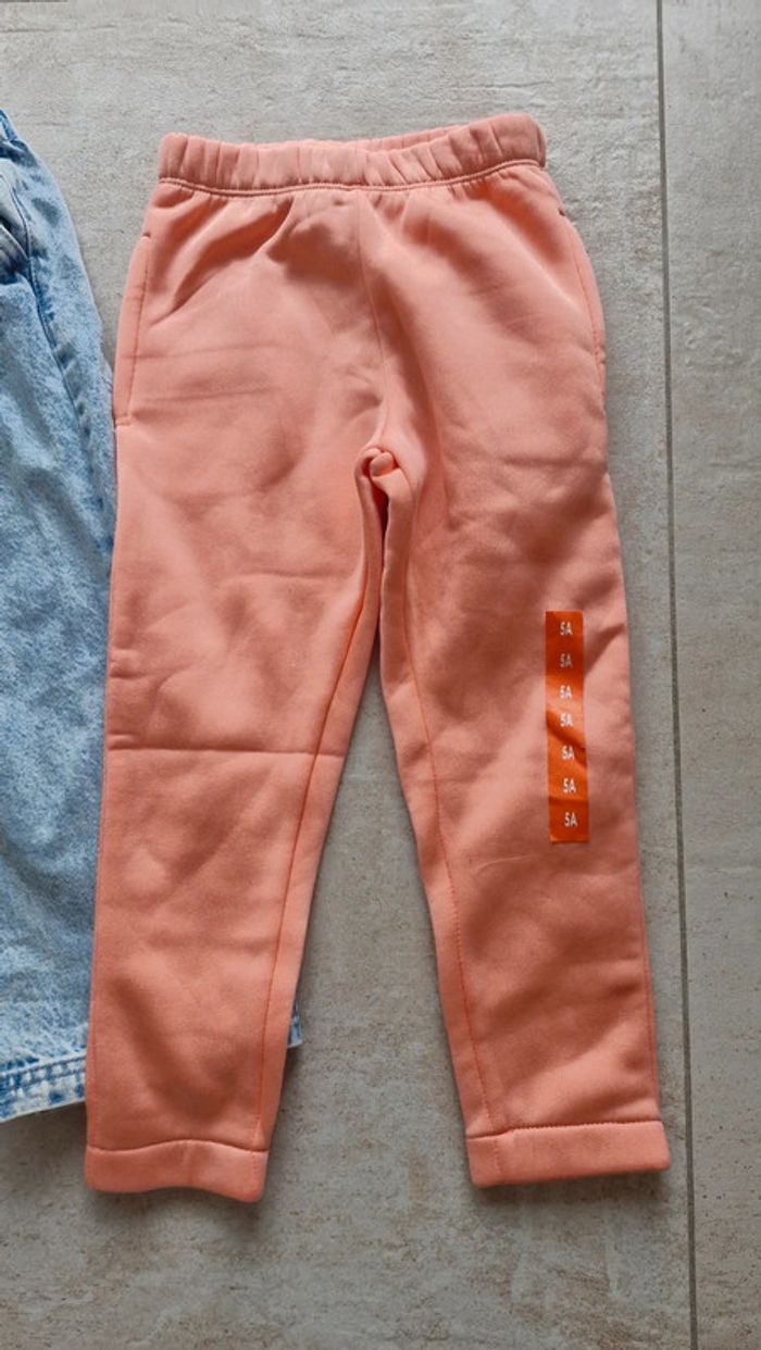 Lot de deux pantalons neufs 5 ans - photo numéro 2