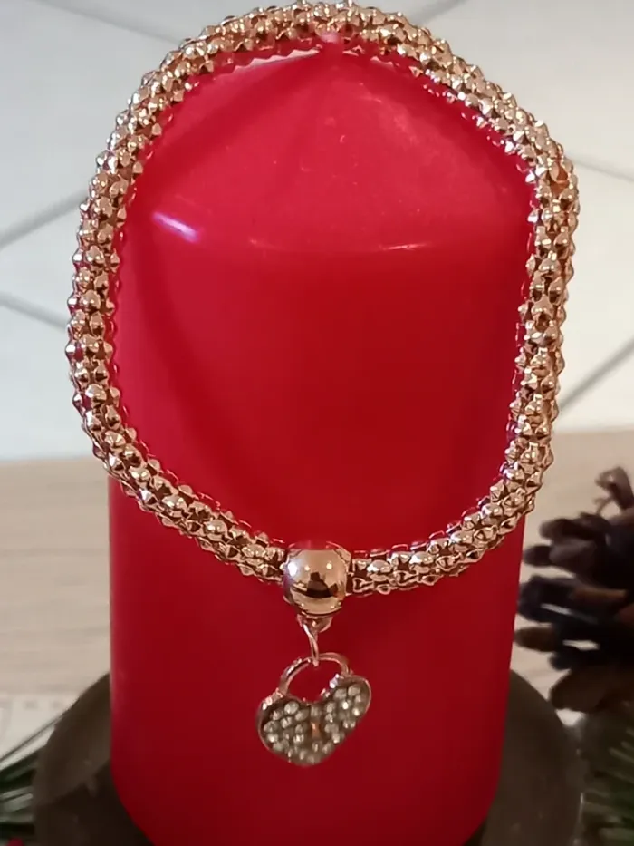 Bracelet fantaisie avec un coeur - photo numéro 4