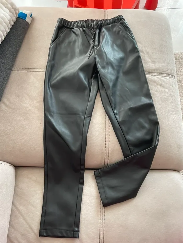 Pantalon simili