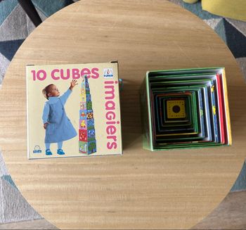 Jeu Djeco – 10 cubes imagiers empilables +12m, motive animaux