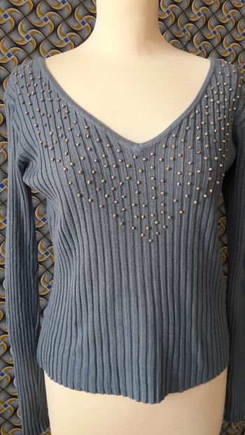 Joli pull bleu manches longues