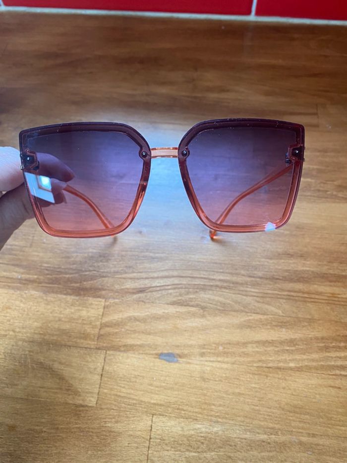 Lunette de soleil - photo numéro 3