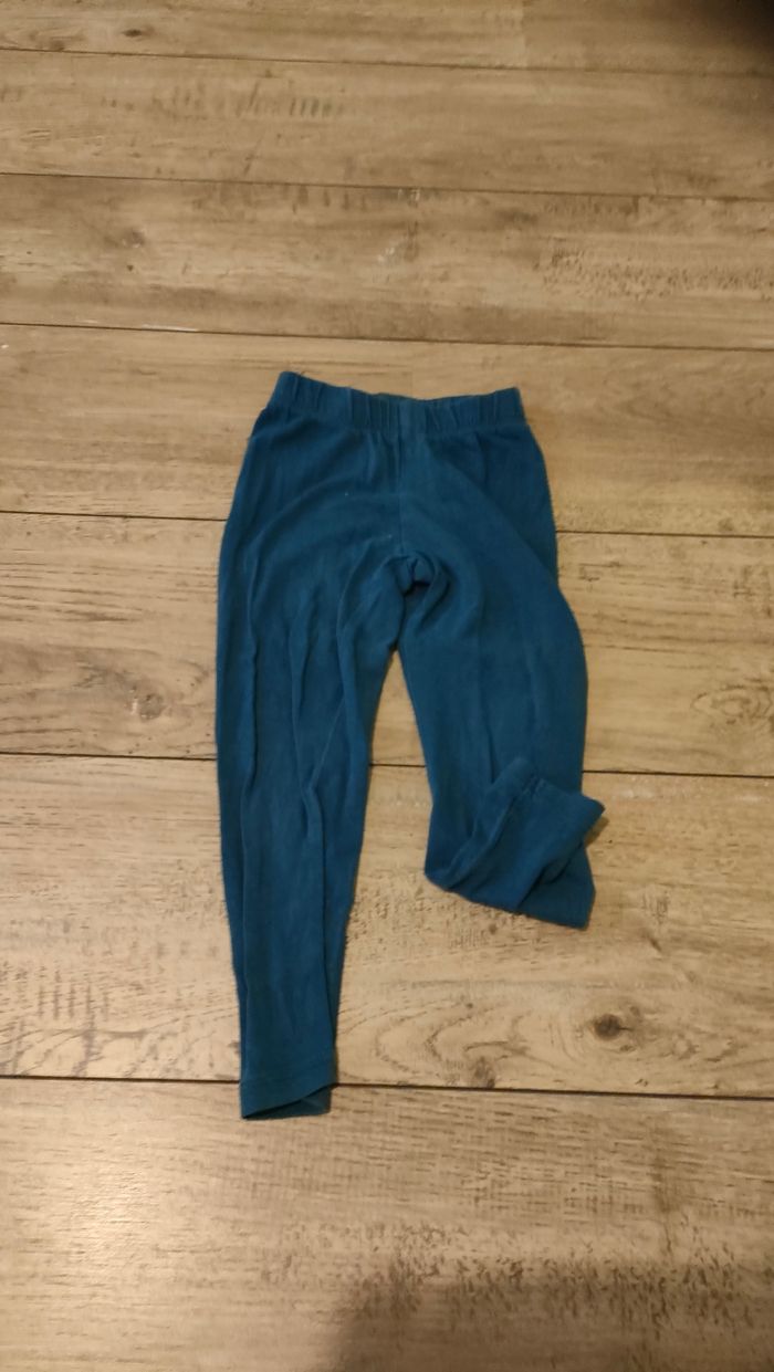 Legging bleu canard. Taille 3 ans mais taille petit.