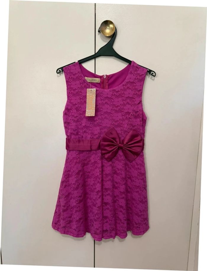 Robe en dentelle lilas