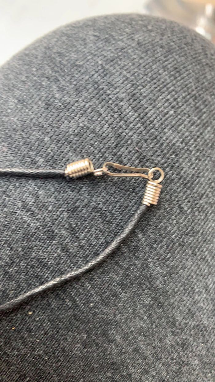 Collier pendentif personnage - photo numéro 3