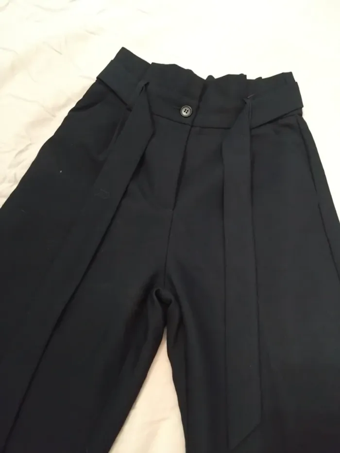 Pantalon Y Coo T36 – noir taille haute, chic avec ceinture