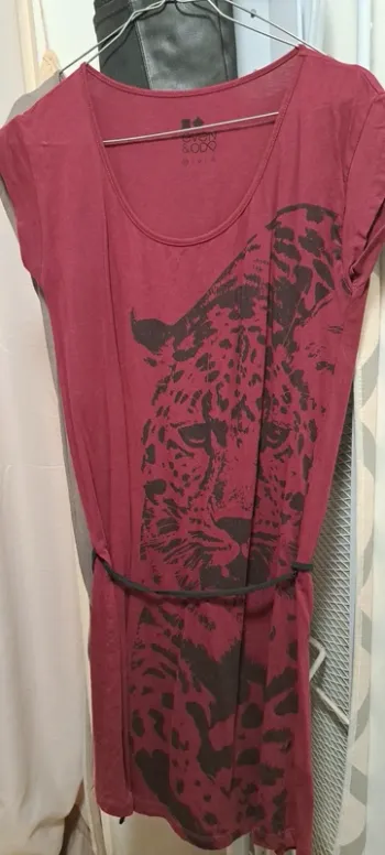 Robe bordeaux panthère