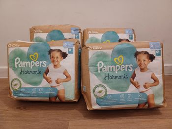 4 paquets Couches Pampers harmonie taille 5/ 11 à 16 kg Paquet de 31 couches