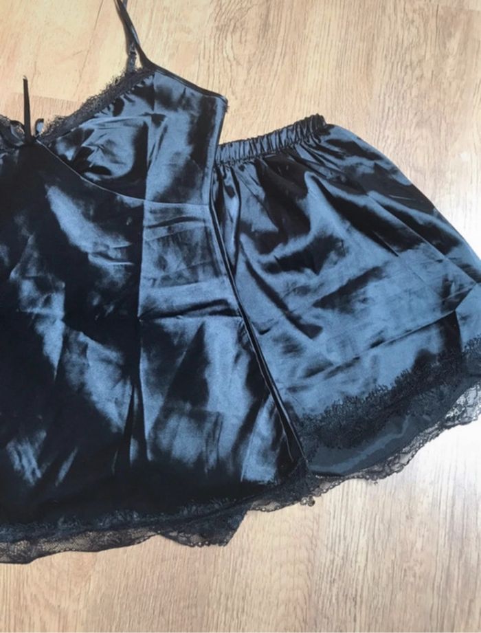 Ensemble pyjama noir avec short + débardeur, Taille S - photo numéro 3