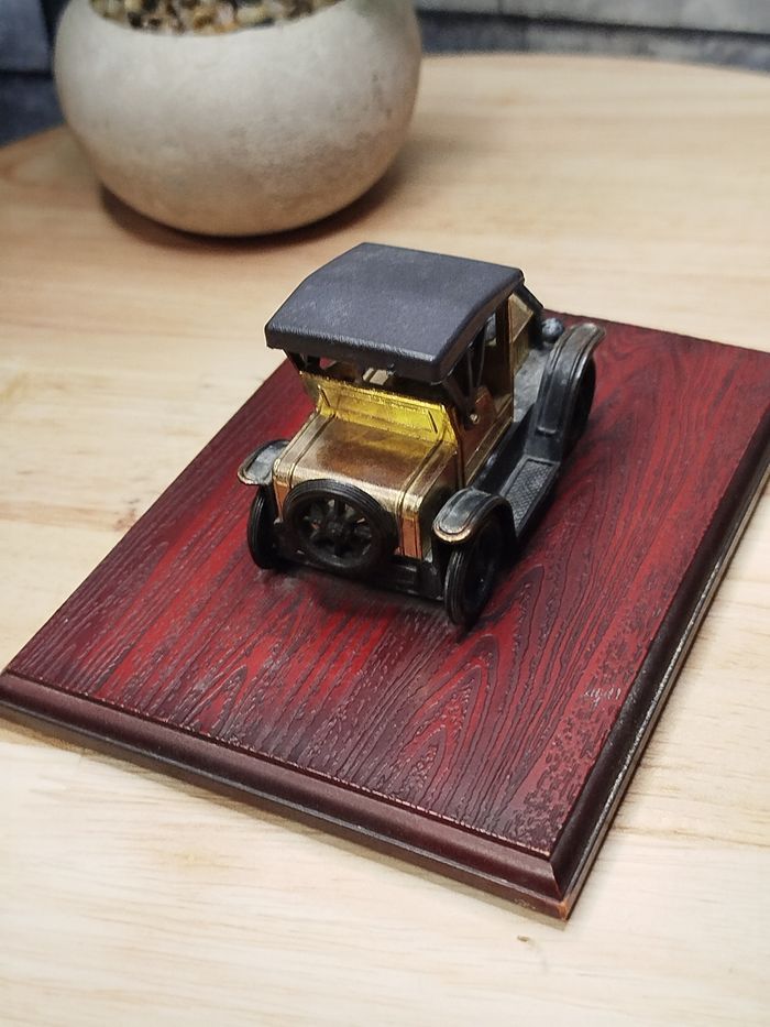 Voiture ford 1917 sur plaque - photo numéro 5