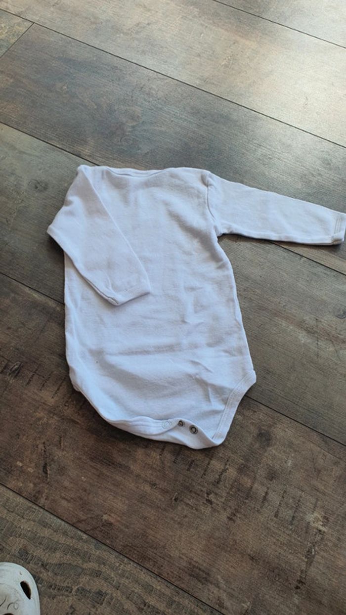 Body novalac 6 mois 68 cm en très bon état - photo numéro 4