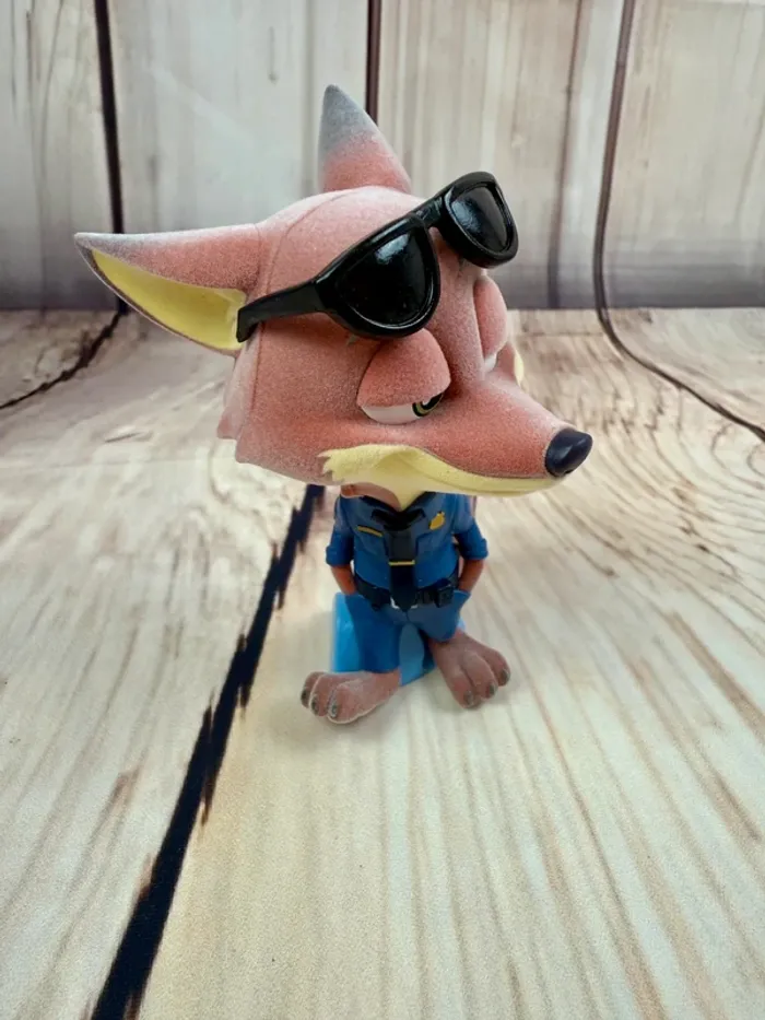 Figurine authentique Disney Japon Zootopie Nick Wilde Fluffy Puffy - tenue de policier - photo numéro 6