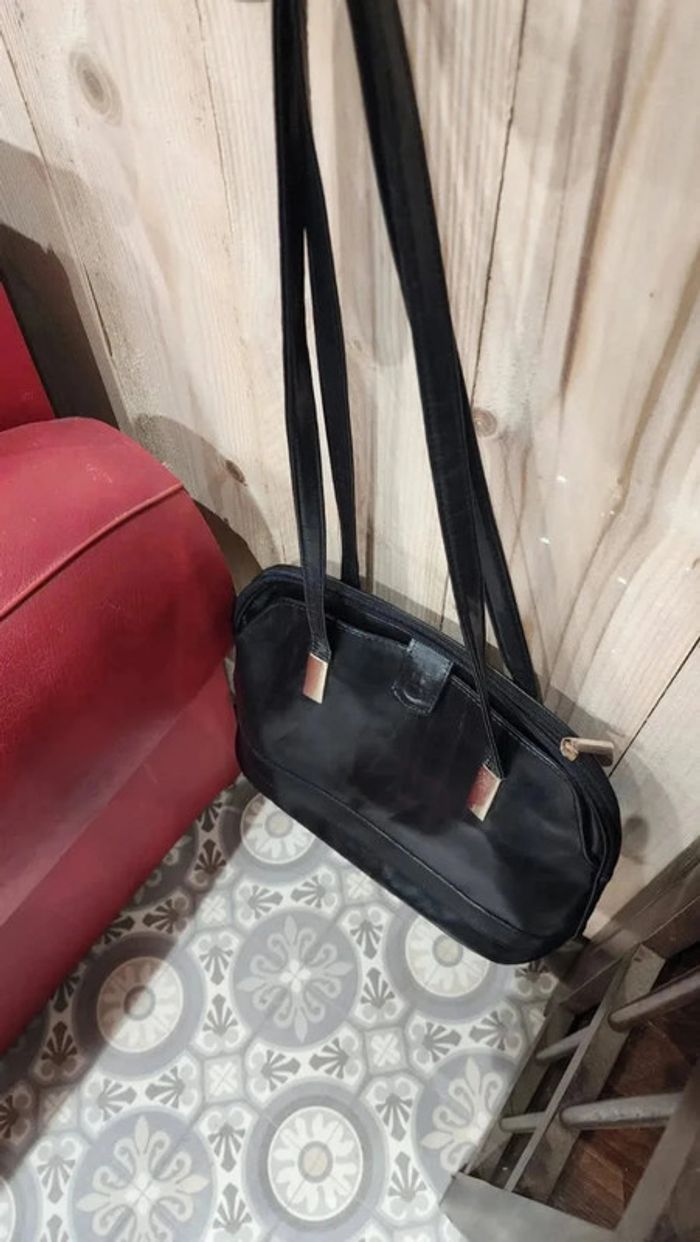Joli sac à main en cuir vintage porté épaules - photo numéro 2