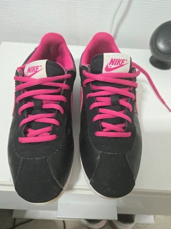 Basket nike cortez rose et noir