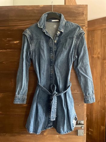 Robe en jean avec détail épaulette