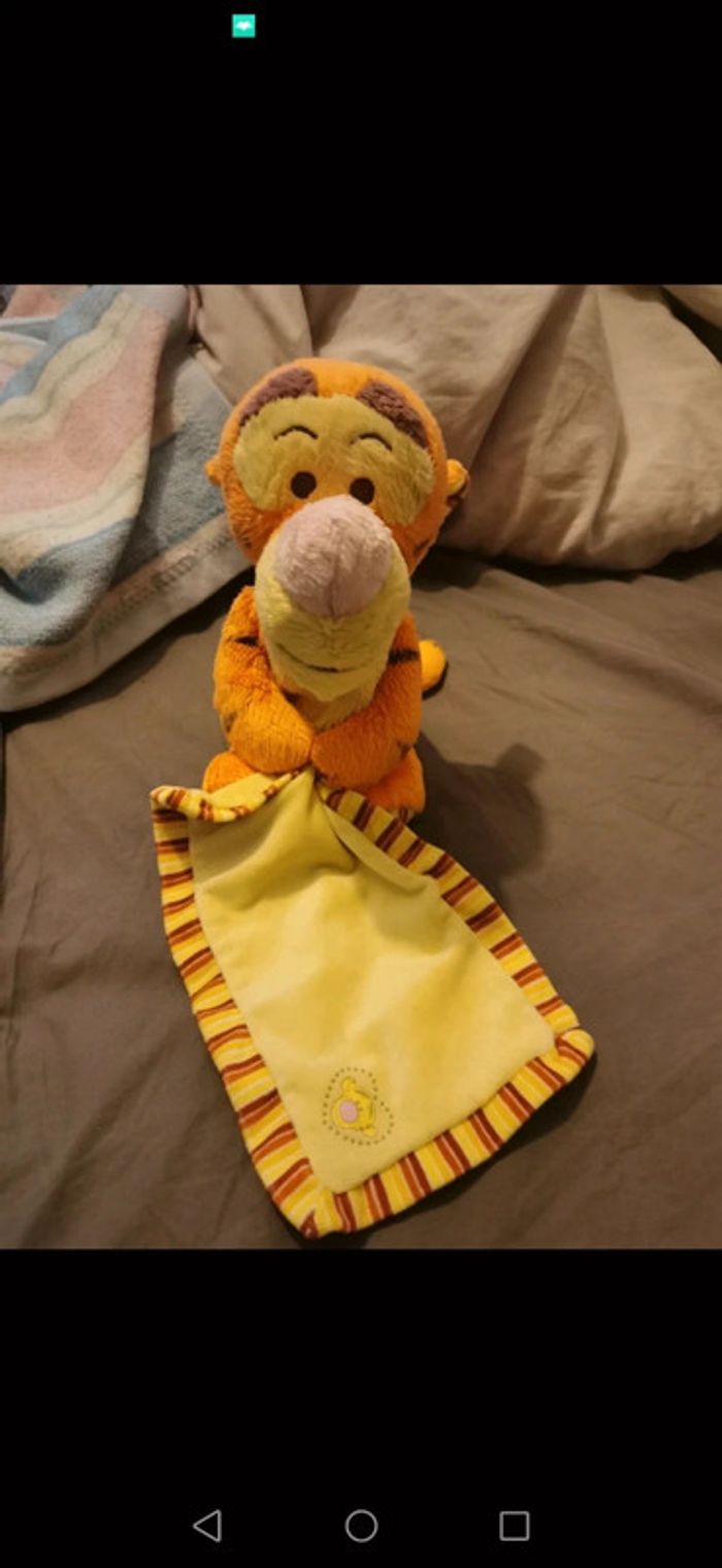 Peluche Doudou Tigrou (Winnie l'ourson)
