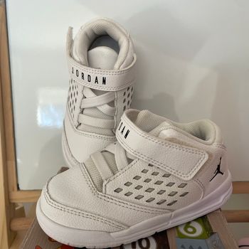Chaussure Jordan T23