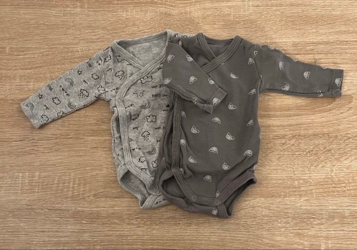 Lot de 2 bodies imprimés 1-3 mois / 56 cm