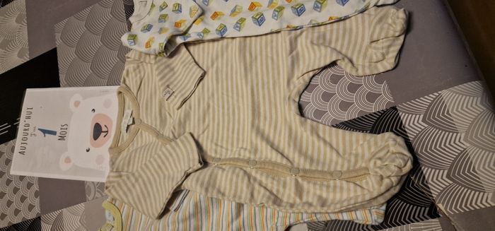 Lot de 4 pyjamas 1mois - photo numéro 3