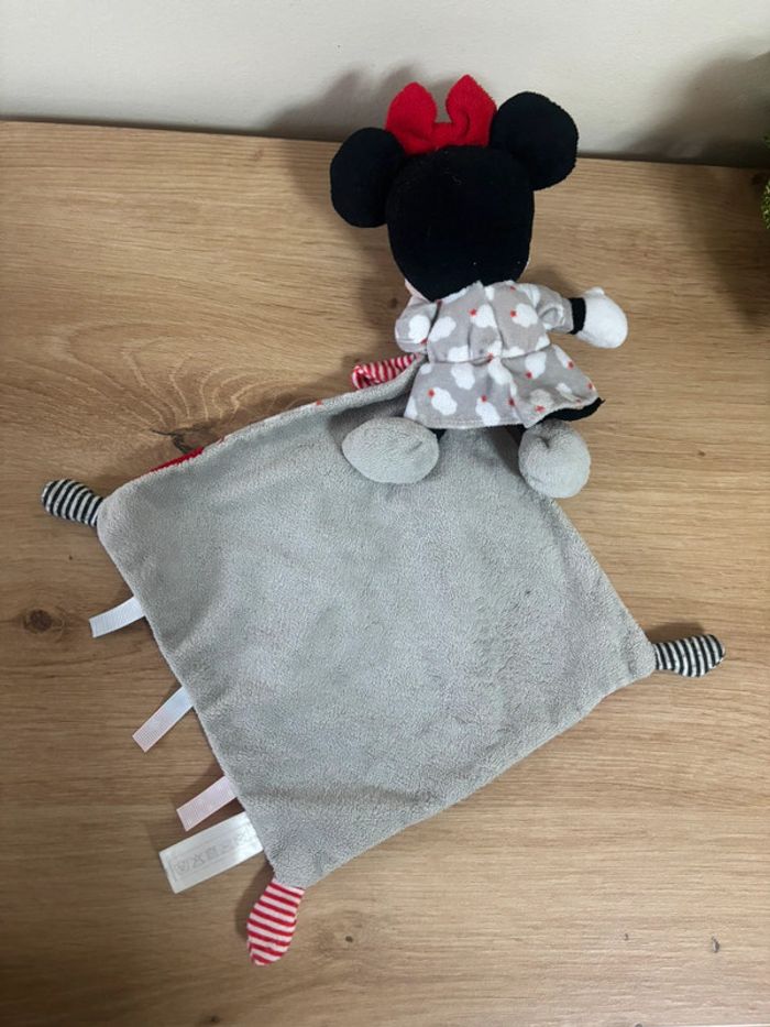 Doudou Minnie mouchoir rouge gris Disney nicotoy - photo numéro 3