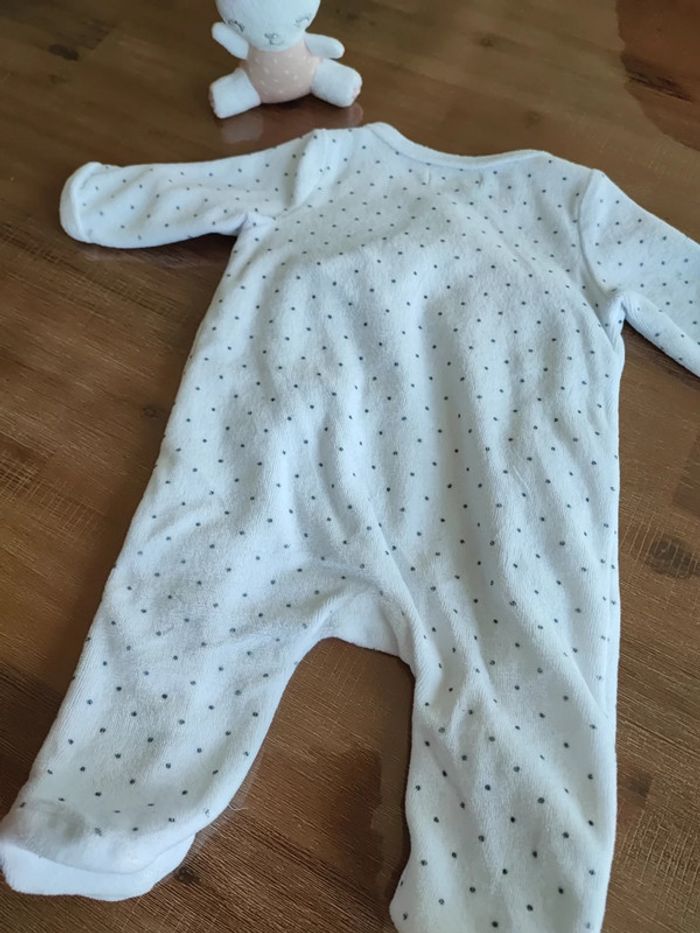 Joli petit pyjama blanc 1mois - photo numéro 4