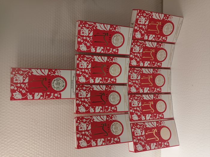 Lot de 10 parfums 50ml yara candy