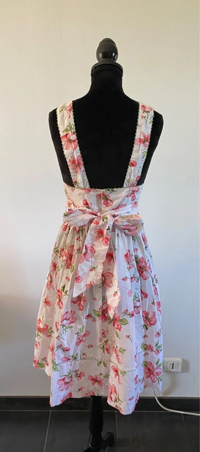 Robe d’été blanche avec fleurs rose et vertes taille 34 - photo numéro 7
