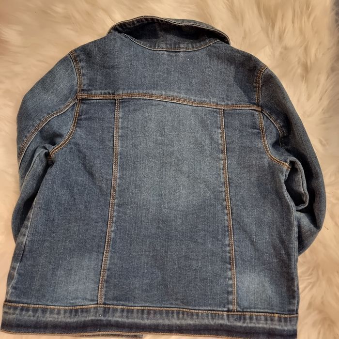 💜💜🤩😍Veste en jeans 8 ans fille 💜💜🤩😍(mise 1 fois) - photo numéro 2