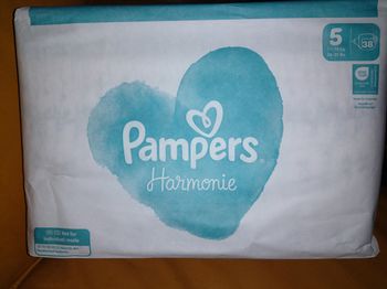 Lot de 4 paquets de couches bébé Pampers Harmonie taille 5 