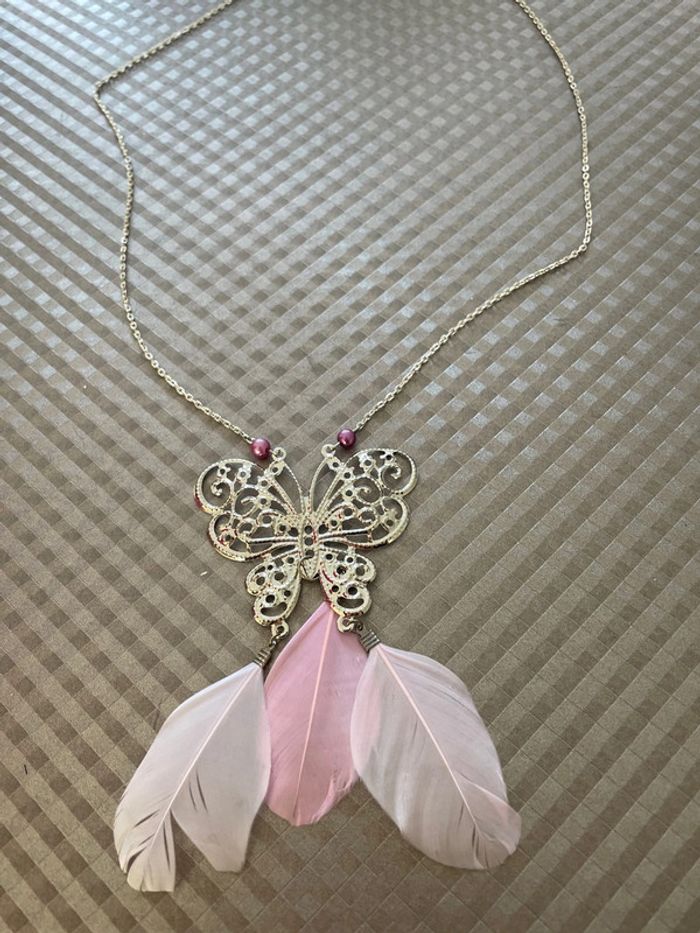 Collier papillon plume rose - photo numéro 2
