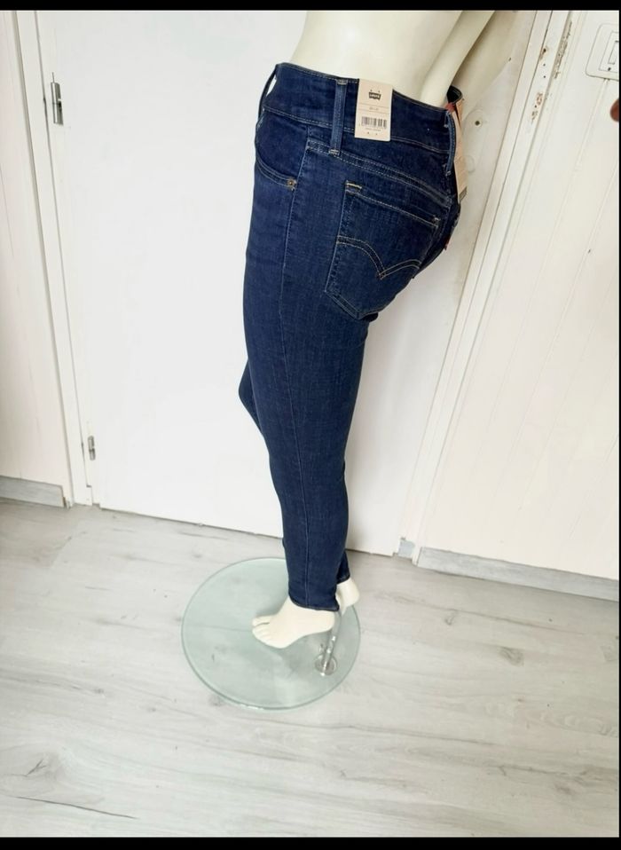 Jean Levi’s 711 Skinny femme – Taille 26/32 – bleu foncé – Neuf avec étiquette - photo numéro 5